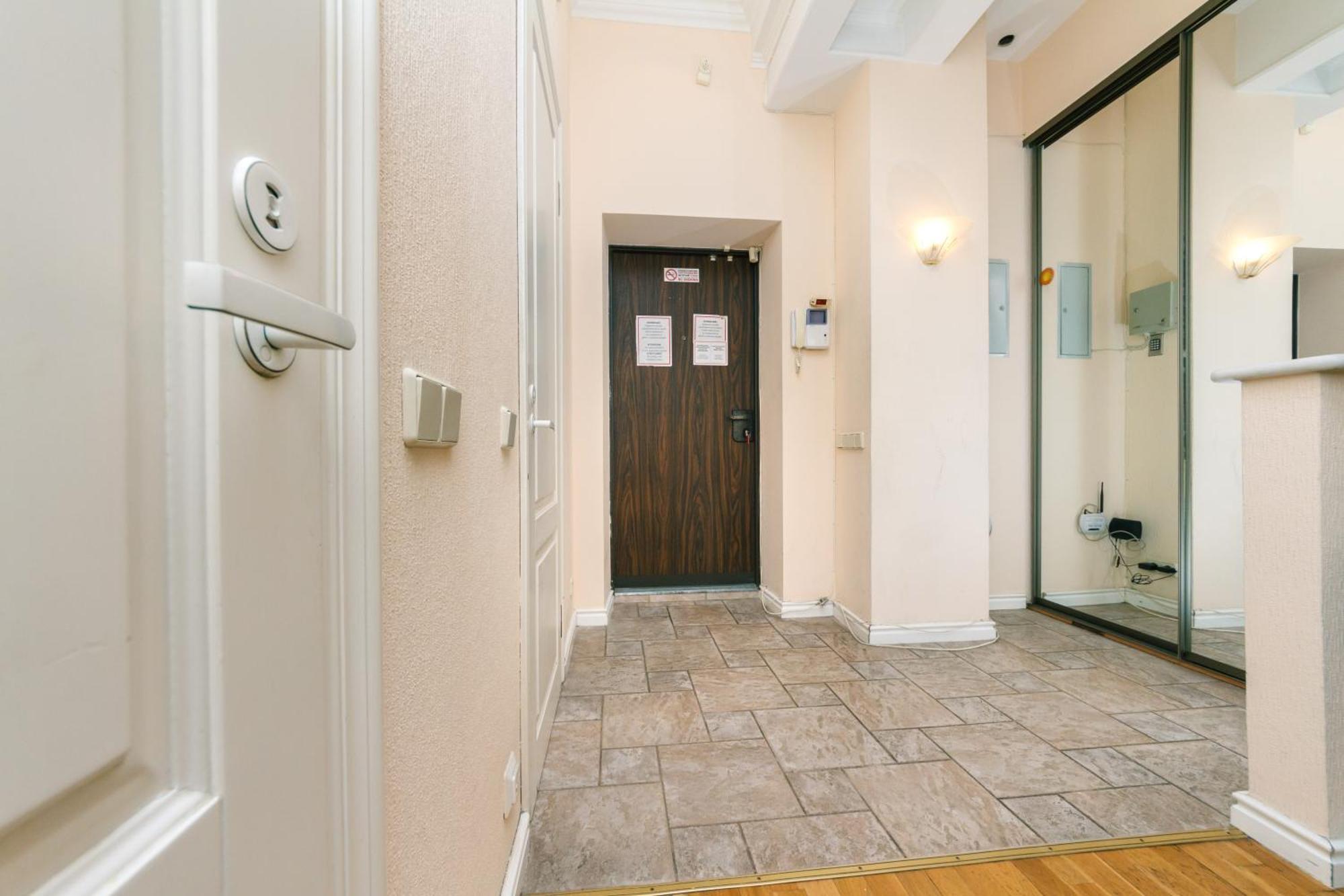 Apartments Rentals Ukraine On Kreshchatik Kiev Bilik gambar